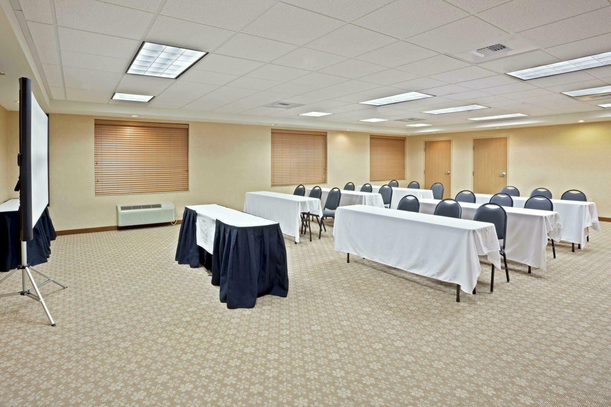 Holiday Inn Express & Suites Lacey - Olympia By Ihg Экстерьер фото